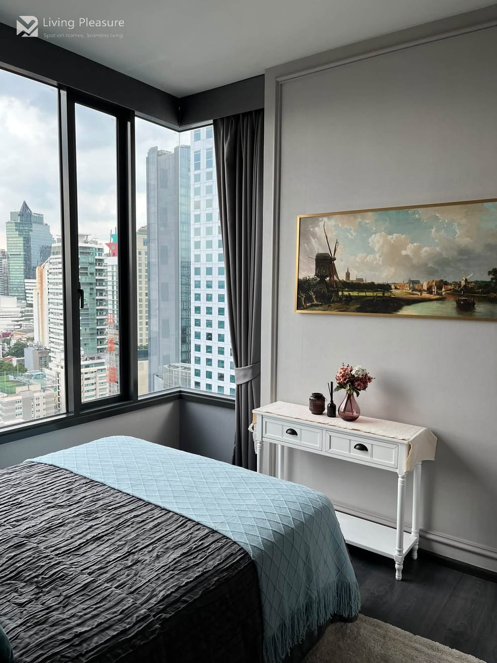1-Bedroom Condo for Rent at Edge Sukhumvit 23, City View, 0.3 km to MRT Sukhumvit 6