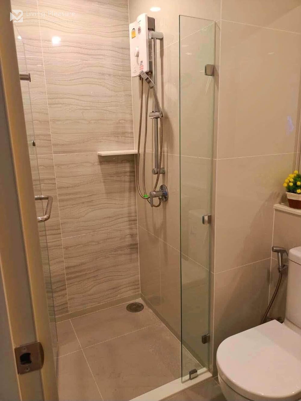 Modern Studio for Rent at Life Rama 4–Asoke with City View - Near MRT Queen Sirikit 6