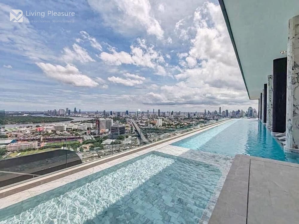 Modern Studio for Rent at Life Rama 4–Asoke with City View - Near MRT Queen Sirikit 11
