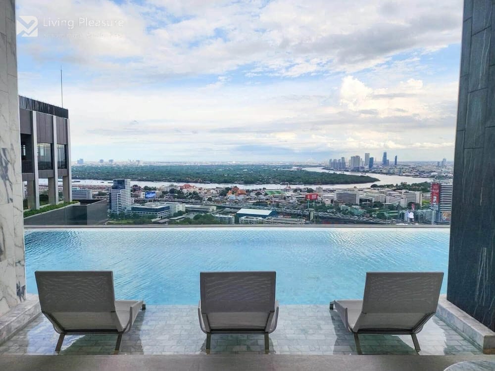 Modern Studio for Rent at Life Rama 4–Asoke with City View - Near MRT Queen Sirikit 16