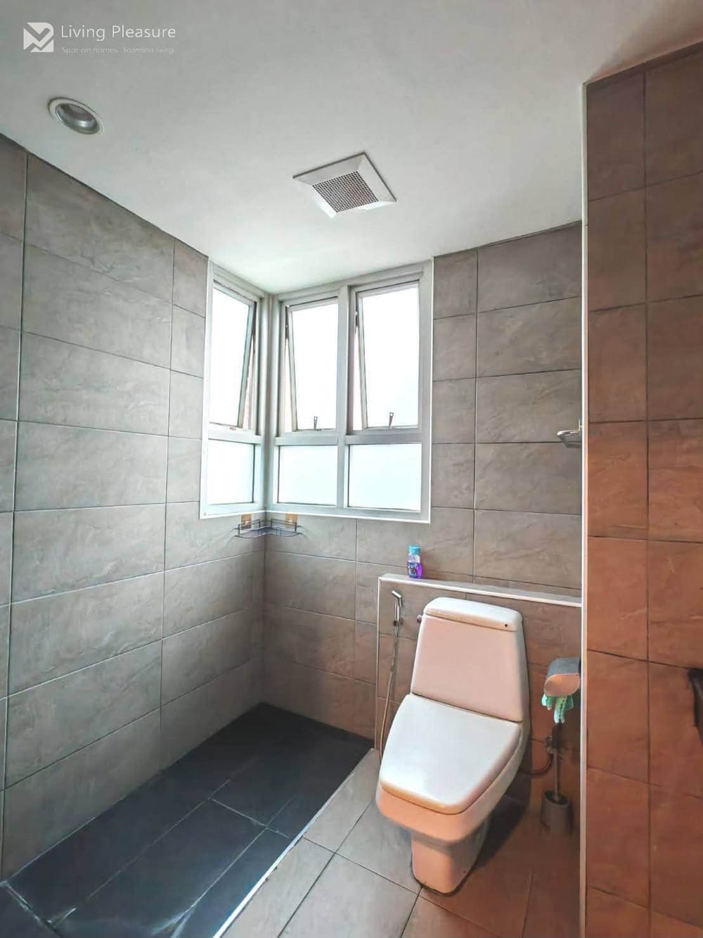 2-Bedroom Condo for Rent at Baan Pathumwan, Steps from BTS Phaya Thai 4