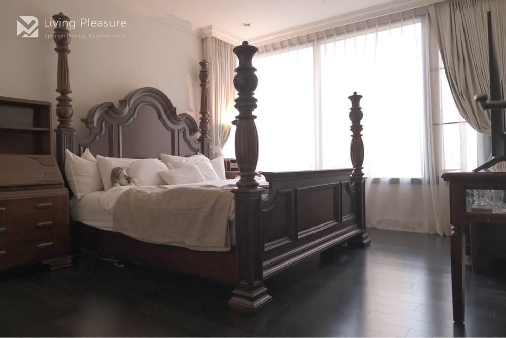 Luxury 2-Bedroom Condo for Sale at Aguston Sukhumvit 22 - Pet Friendly Near MRT Queen Sirikit 7