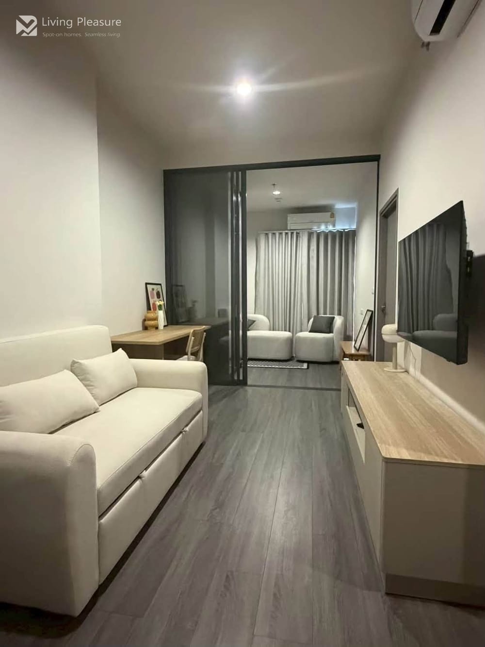 Modern 1-Bedroom Condo for Rent at Ideo Sukhumvit Rama 4 with City View near BTS Phra Khanong 1