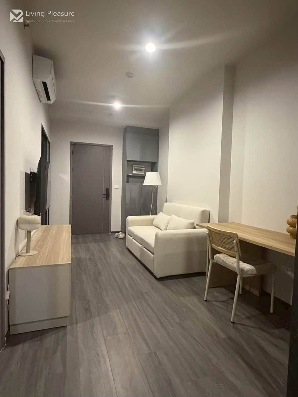 Modern 1-Bedroom Condo for Rent at Ideo Sukhumvit Rama 4 with City View near BTS Phra Khanong 3