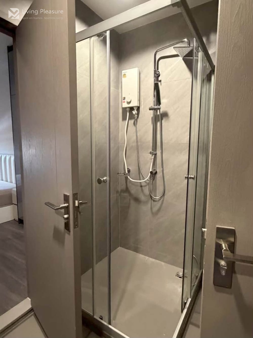 Modern 1-Bedroom Condo for Rent at Ideo Sukhumvit Rama 4 with City View near BTS Phra Khanong 7