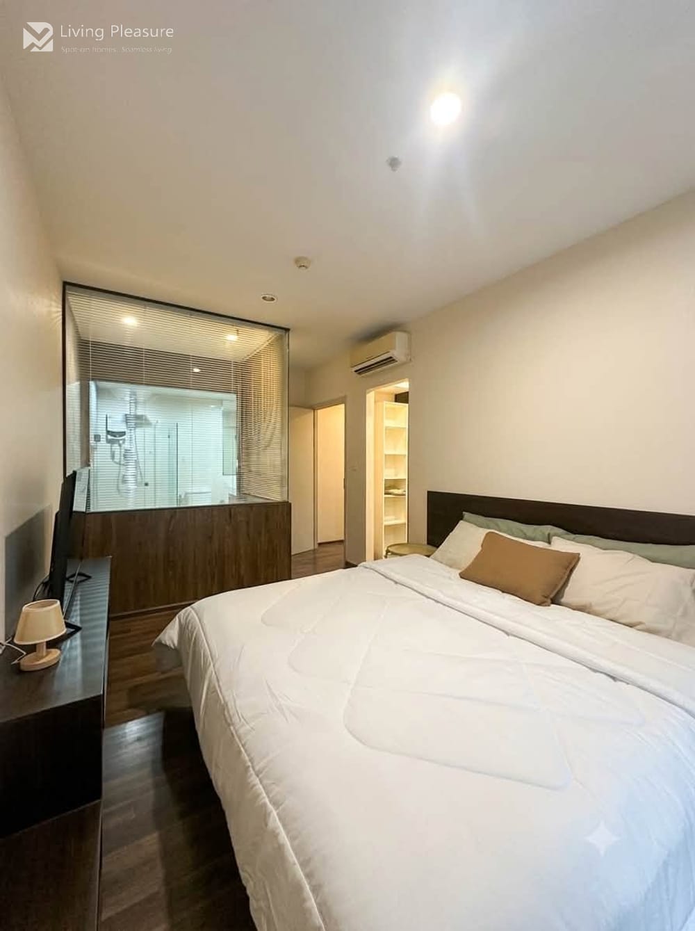 Stylish 2-Bedroom Condo for Rent at The Gallery Bearing, Bangna, Bangkok 6