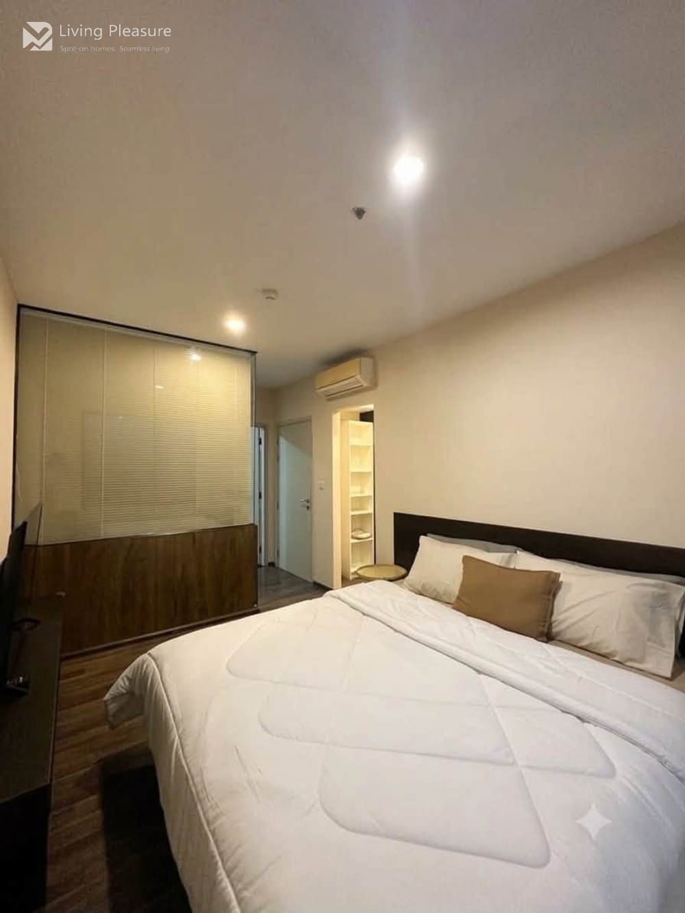 Stylish 2-Bedroom Condo for Rent at The Gallery Bearing, Bangna, Bangkok 7
