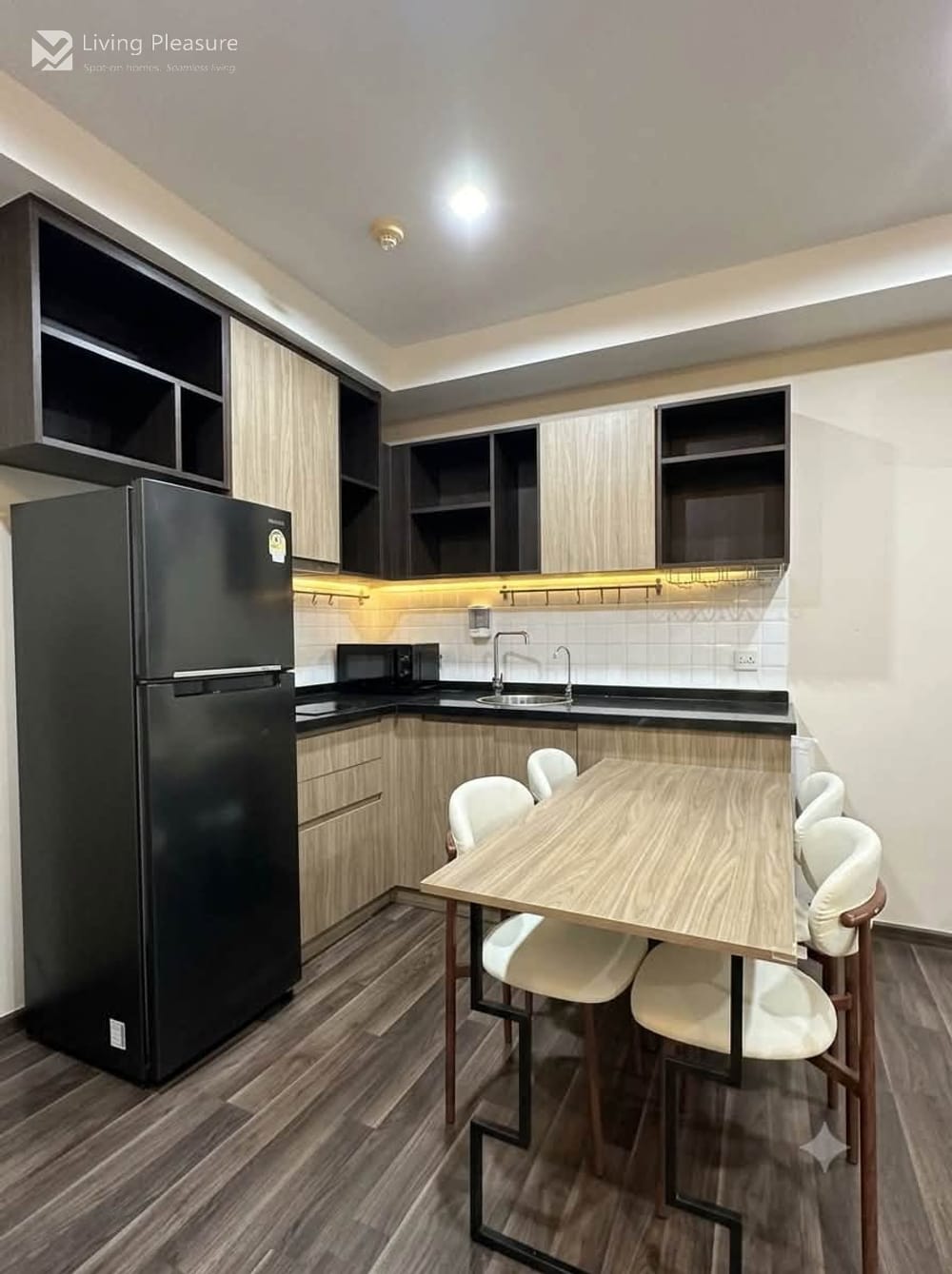 Stylish 2-Bedroom Condo for Rent at The Gallery Bearing, Bangna, Bangkok 11