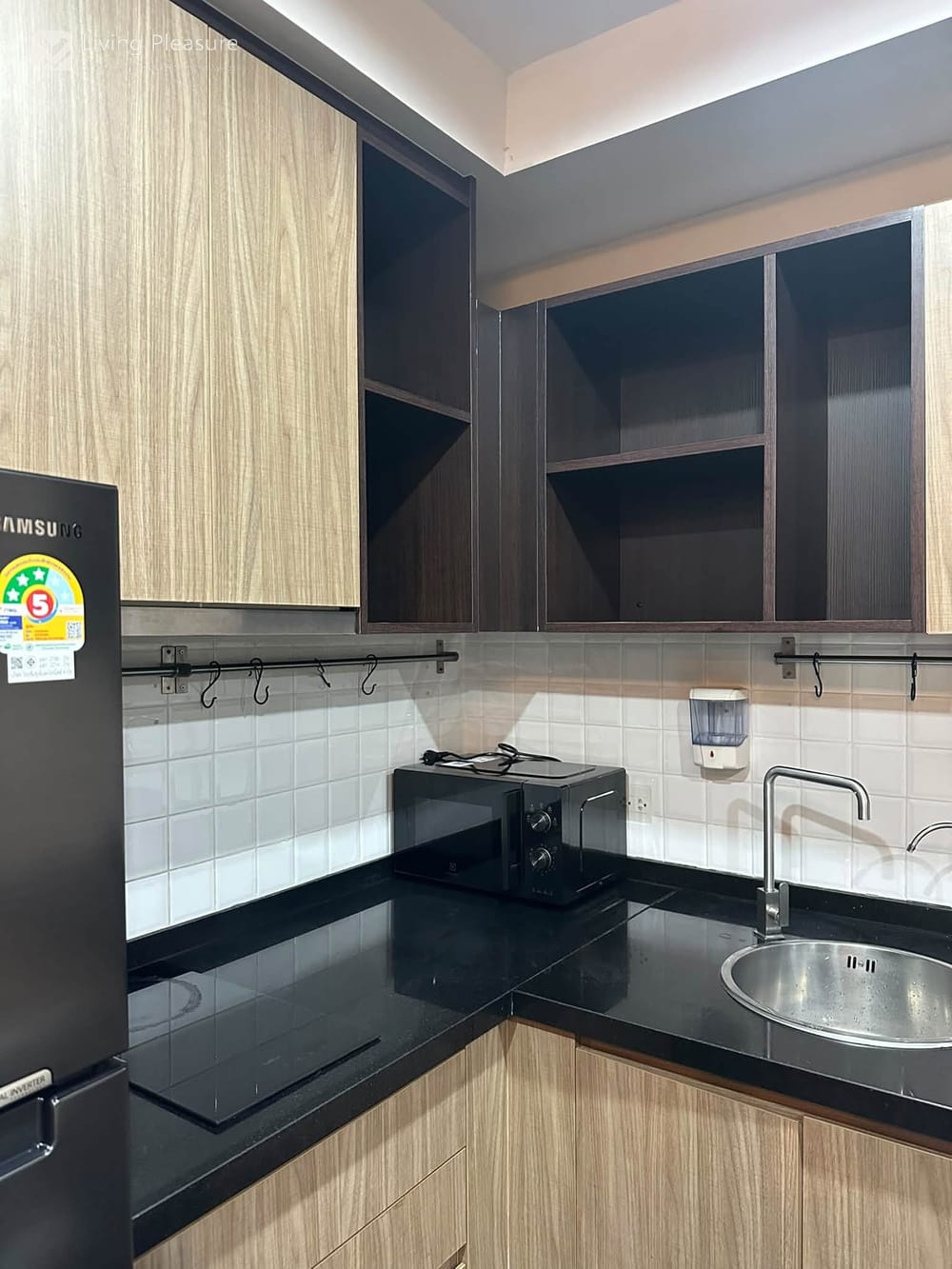 Stylish 2-Bedroom Condo for Rent at The Gallery Bearing, Bangna, Bangkok 12