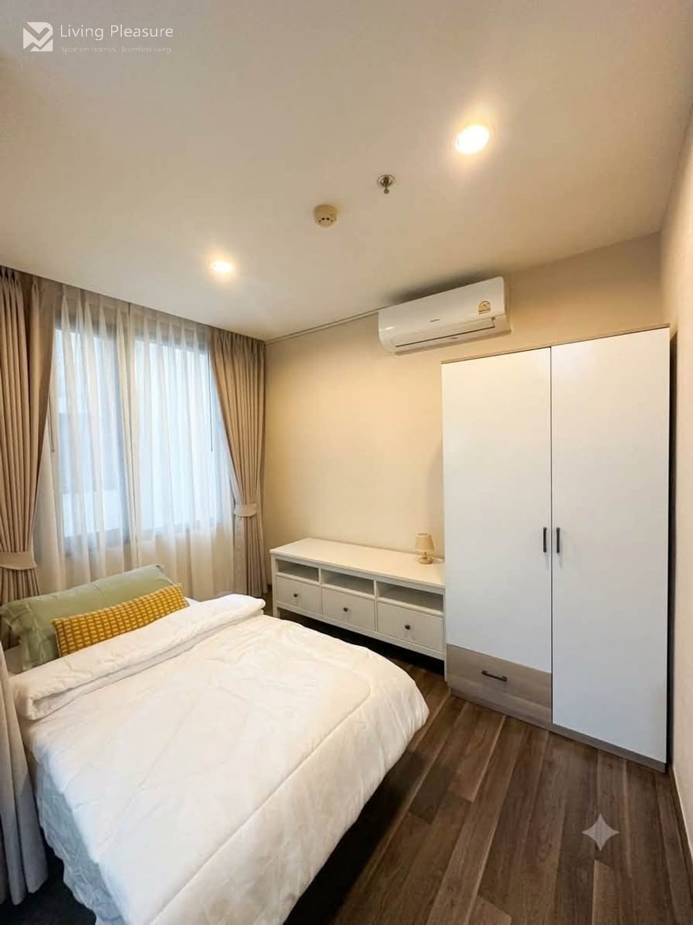 Stylish 2-Bedroom Condo for Rent at The Gallery Bearing, Bangna, Bangkok 13
