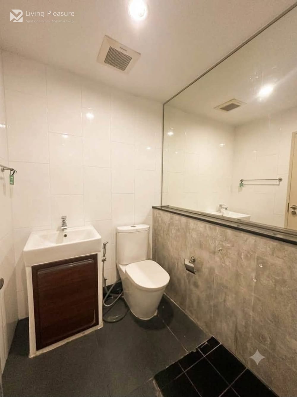Stylish 2-Bedroom Condo for Rent at The Gallery Bearing, Bangna, Bangkok 14