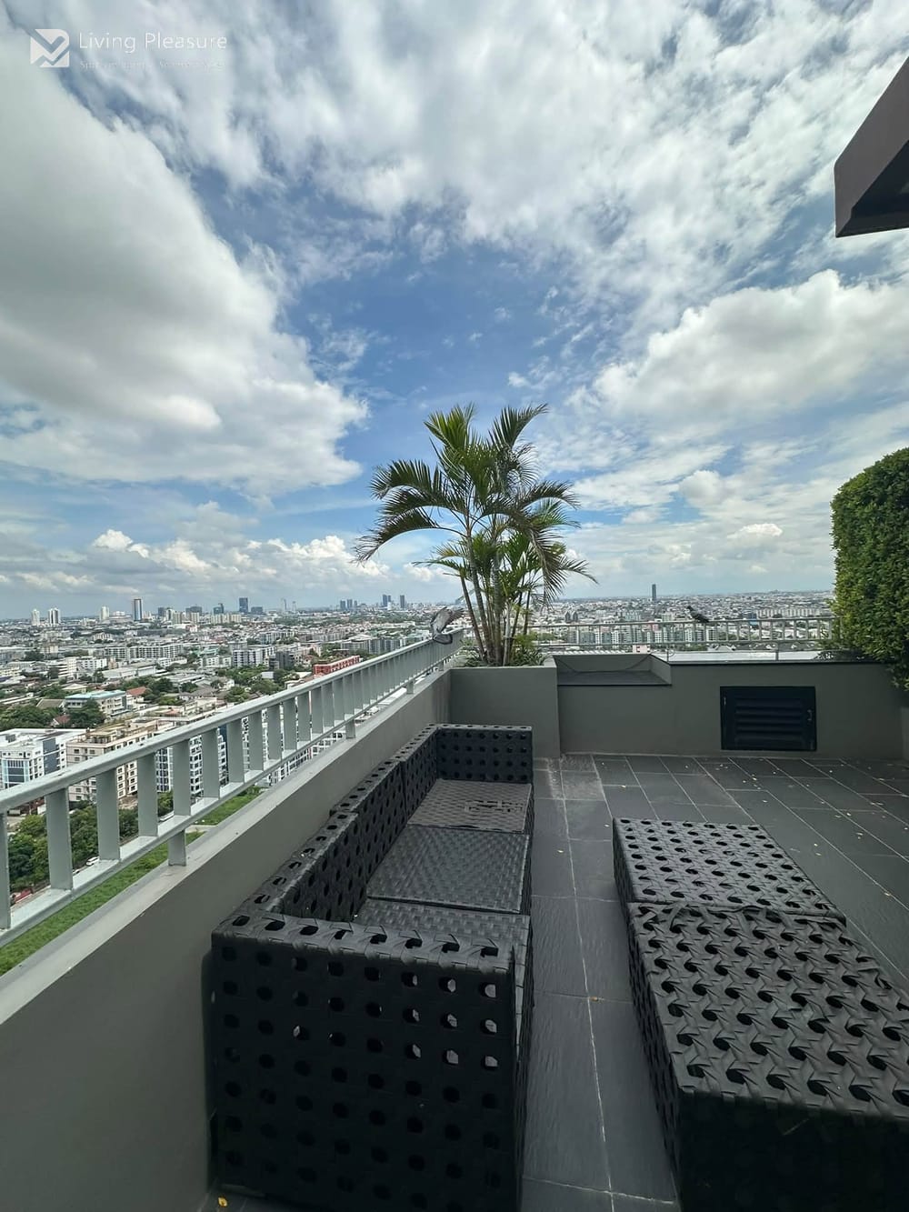 Stylish 2-Bedroom Condo for Rent at The Gallery Bearing, Bangna, Bangkok 15