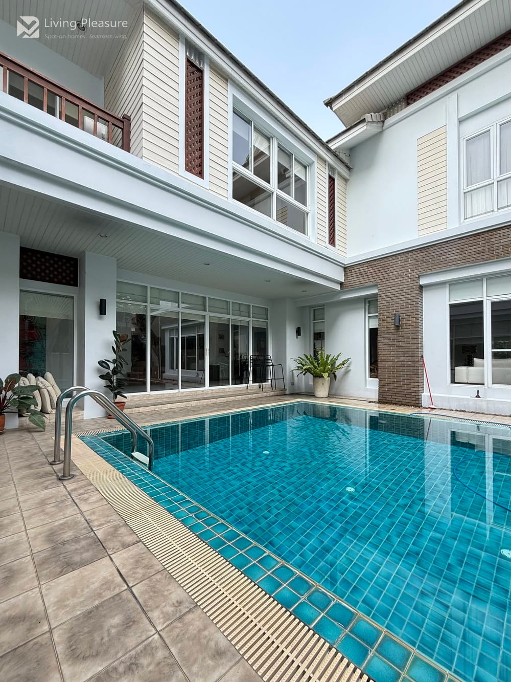 ให้เช่า 4 ห้องนอน พูลวิลล่า ใน สุวัฒนา การ์เด้น วิลเลจ (Sukhumvit 36) 1