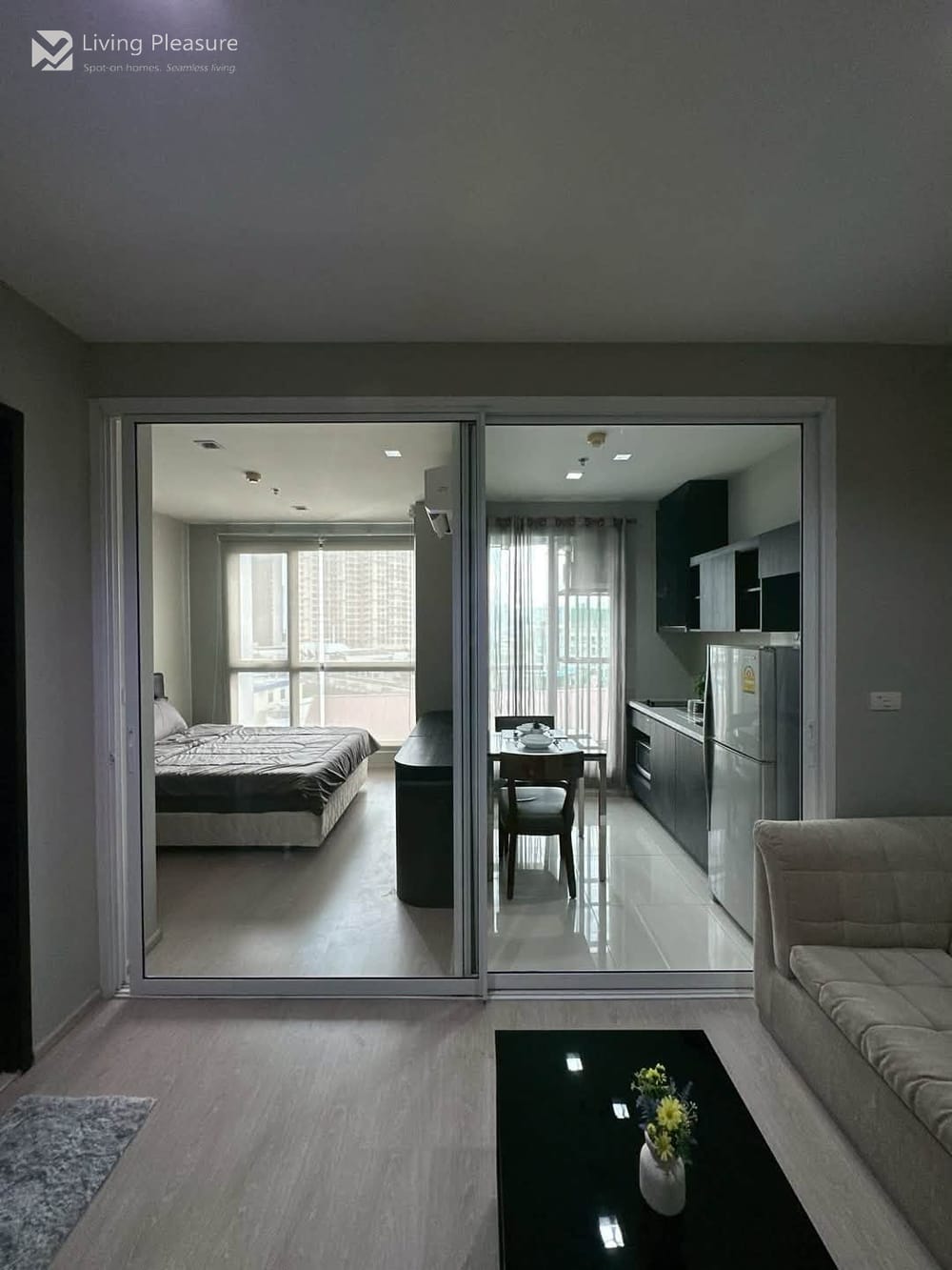 Modern 1-Bedroom Condo for Sale at Rhythm Sukhumvit 44/1 near BTS Phra Khanong 4