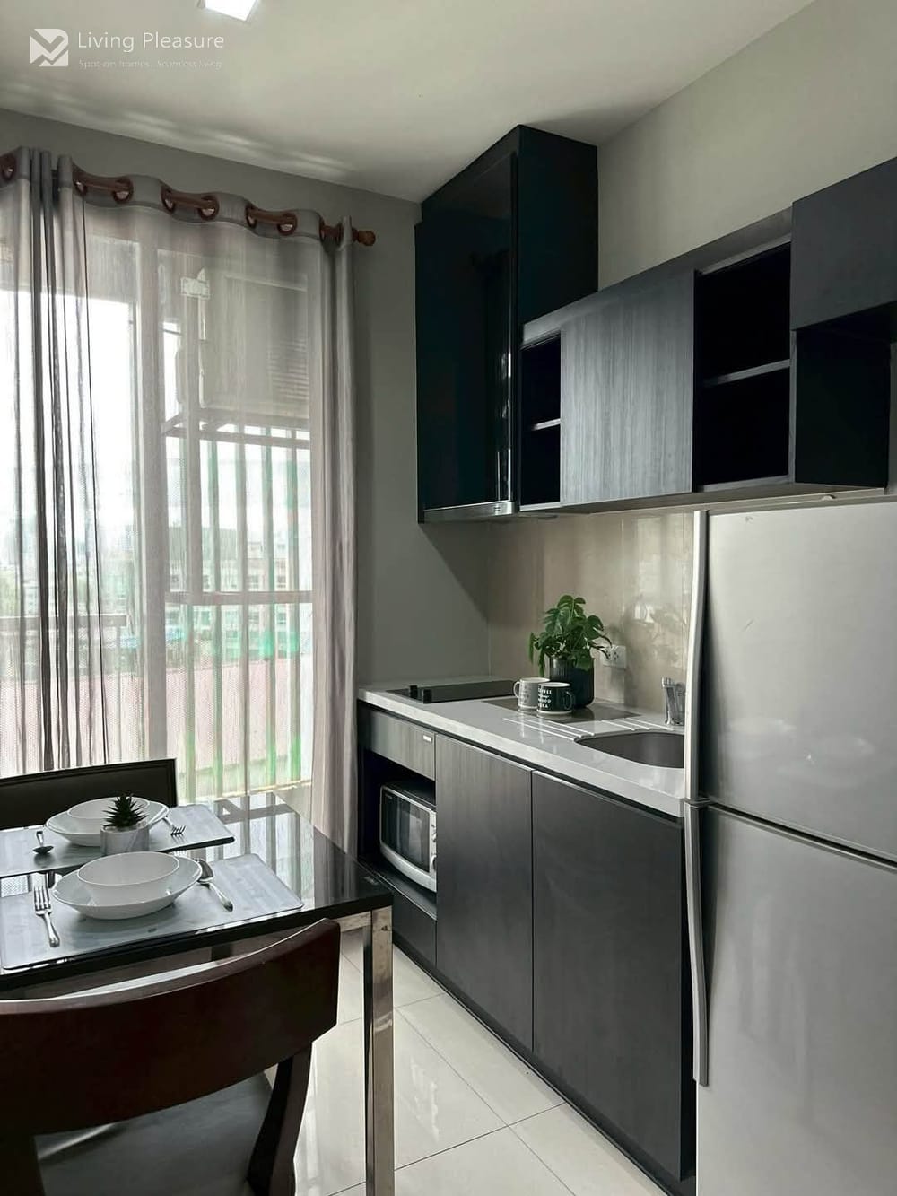 Modern 1-Bedroom Condo for Sale at Rhythm Sukhumvit 44/1 near BTS Phra Khanong 6