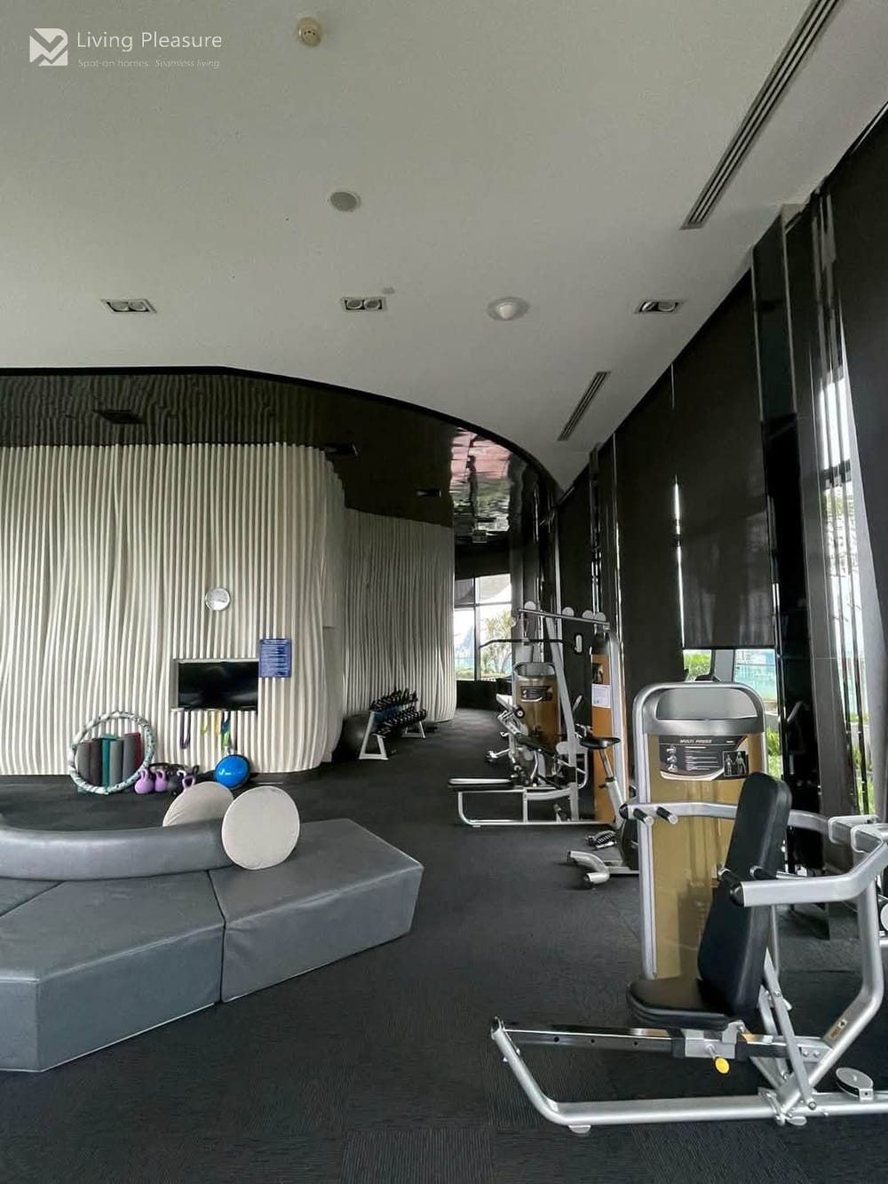 Modern 1-Bedroom Condo for Sale at Rhythm Sukhumvit 44/1 near BTS Phra Khanong 9