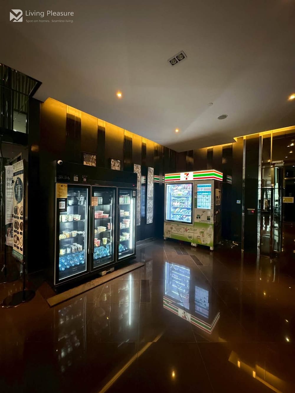 Modern 1-Bedroom Condo for Sale at Rhythm Sukhumvit 44/1 near BTS Phra Khanong 12