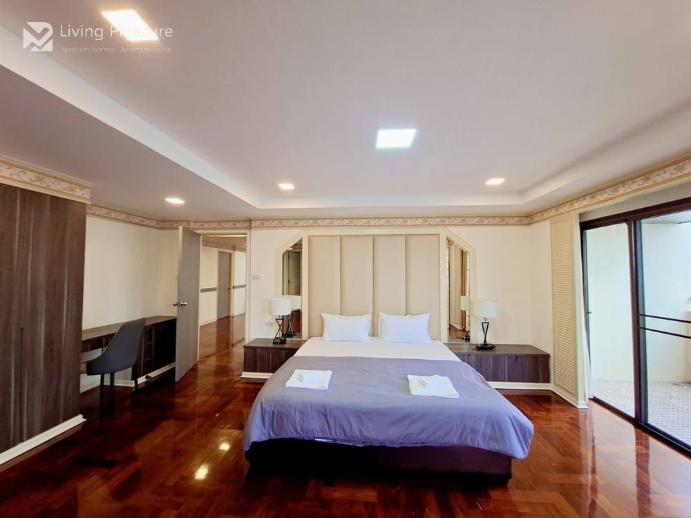 3-Bedroom Penthouse for Rent in D.H. Grand Tower, Upper Sukhumvit - Pet Friendly, Near BTS Phrom Phong 7