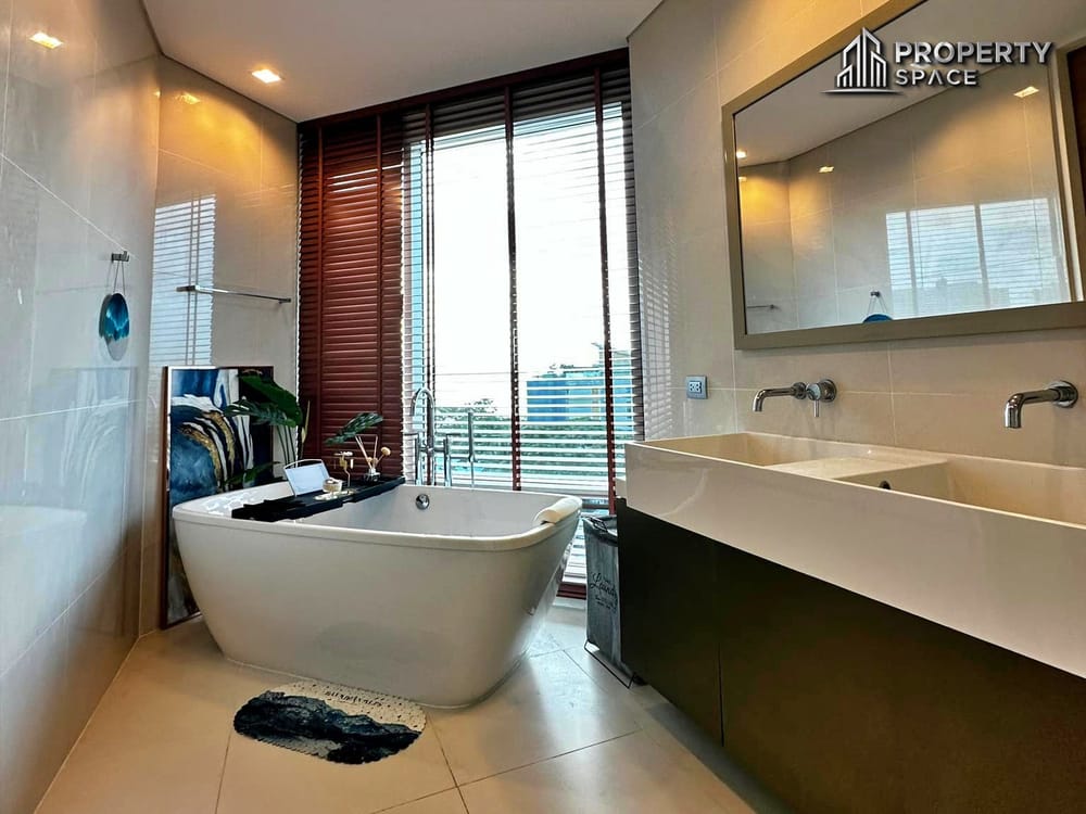 Luxury 3 Bedroom In Reflection Jomtien Beachfront Condo For Sale Image 17