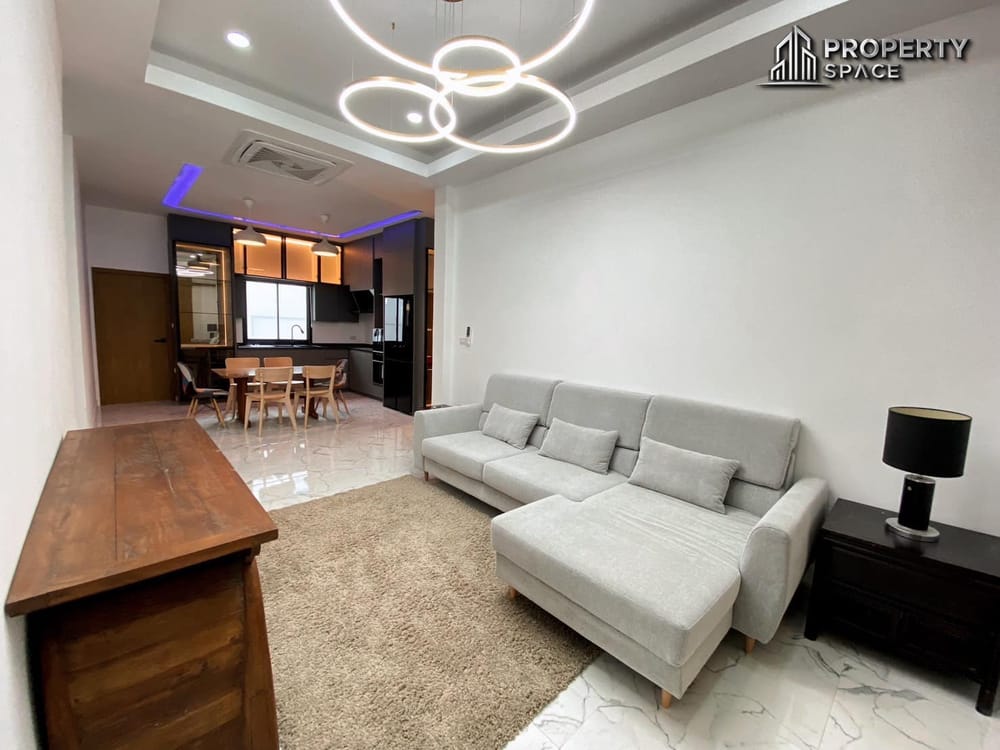 Contemporary 4-Bedroom Home in East Pattaya – Available for Sale and Rent Image 1