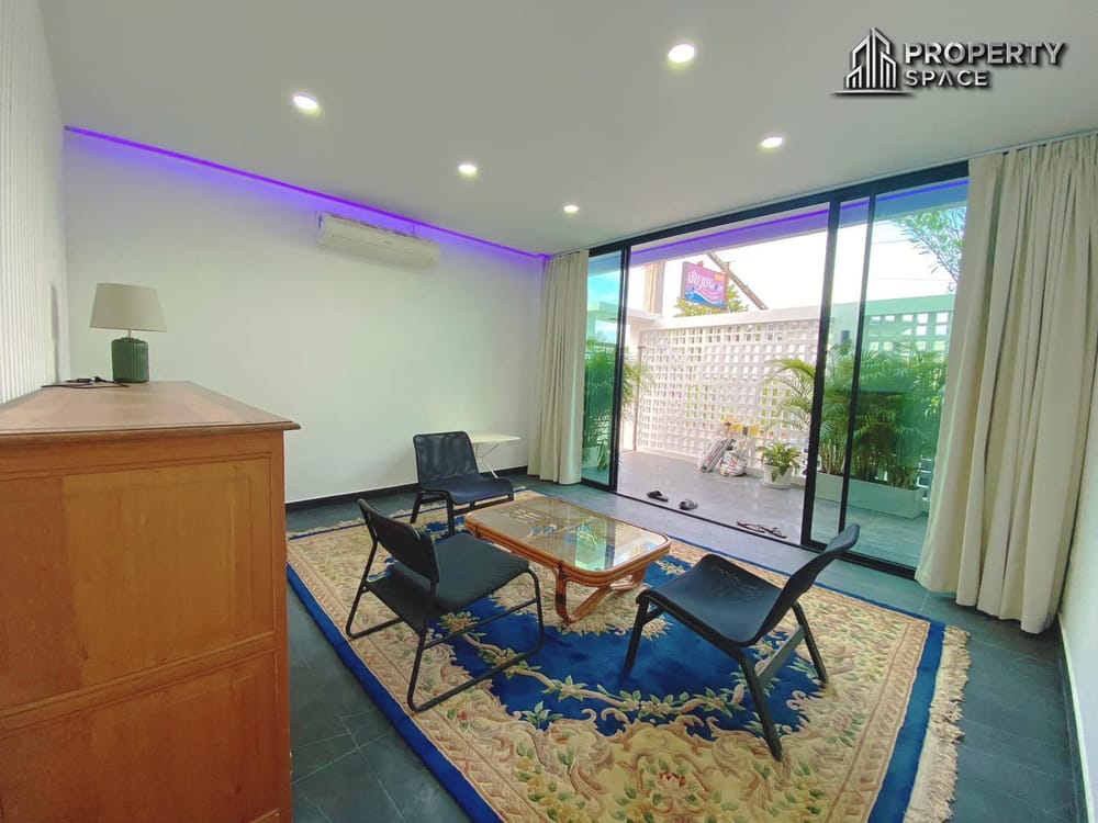 Contemporary 4-Bedroom Home in East Pattaya – Available for Sale and Rent Image 6