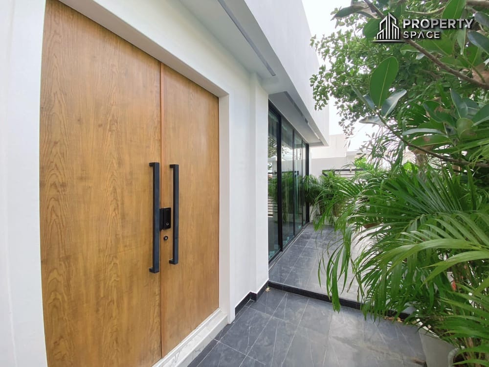 Contemporary 4-Bedroom Home in East Pattaya – Available for Sale and Rent Image 14