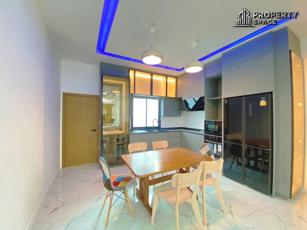 Contemporary 4-Bedroom Home in East Pattaya – Available for Sale and Rent Image 8