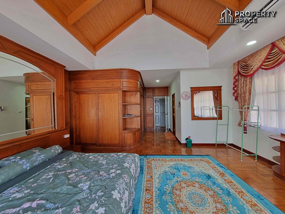 Sophisticated Living at Its Best: 5-Bedroom Pool Villa in East Pattaya for Sale and Rent Image 24