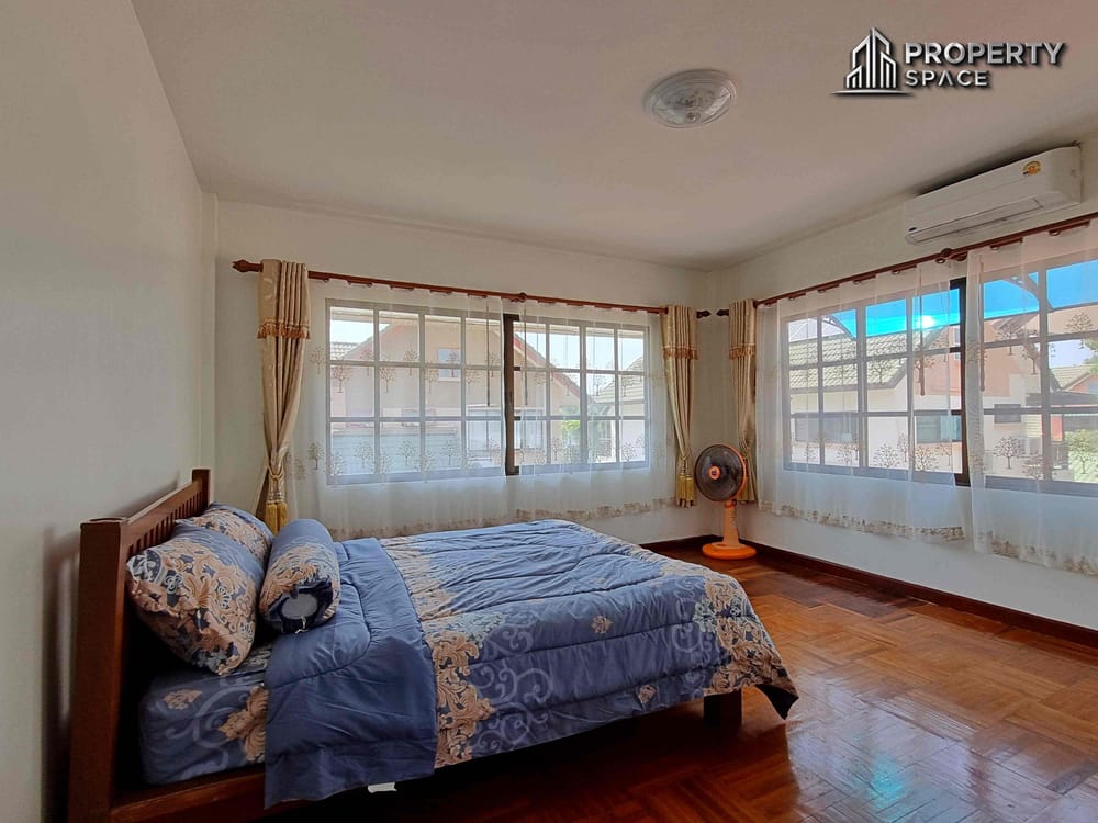 Sophisticated Living at Its Best: 5-Bedroom Pool Villa in East Pattaya for Sale and Rent Image 29