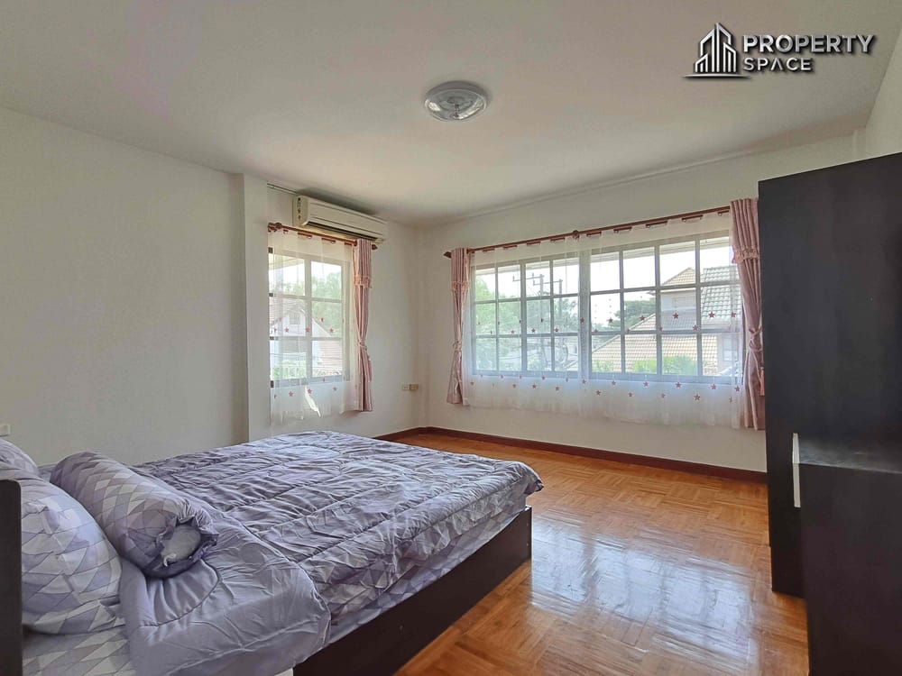 Sophisticated Living at Its Best: 5-Bedroom Pool Villa in East Pattaya for Sale and Rent Image 31