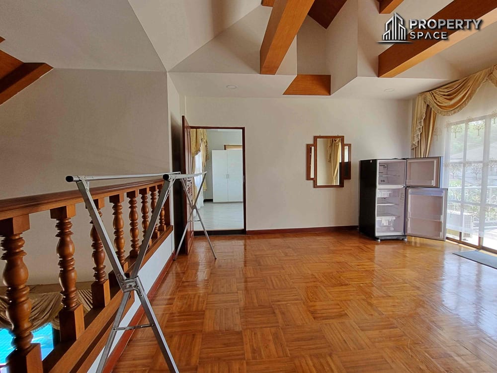 Sophisticated Living at Its Best: 5-Bedroom Pool Villa in East Pattaya for Sale and Rent Image 22