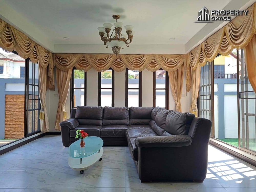Sophisticated Living at Its Best: 5-Bedroom Pool Villa in East Pattaya for Sale and Rent Image 11