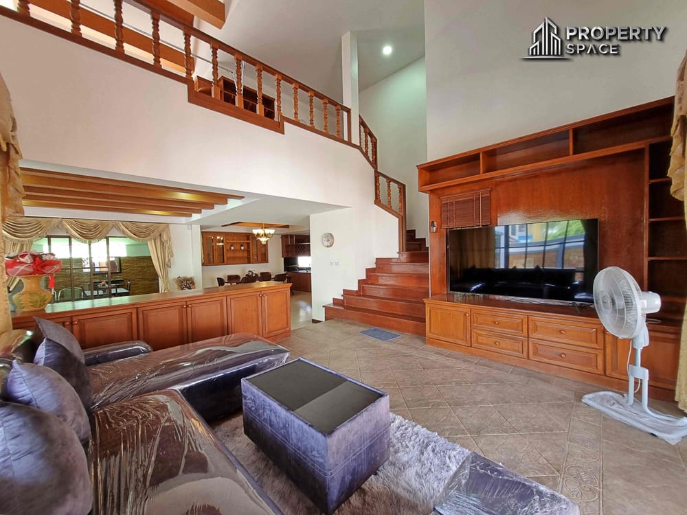 Sophisticated Living at Its Best: 5-Bedroom Pool Villa in East Pattaya for Sale and Rent Image 7