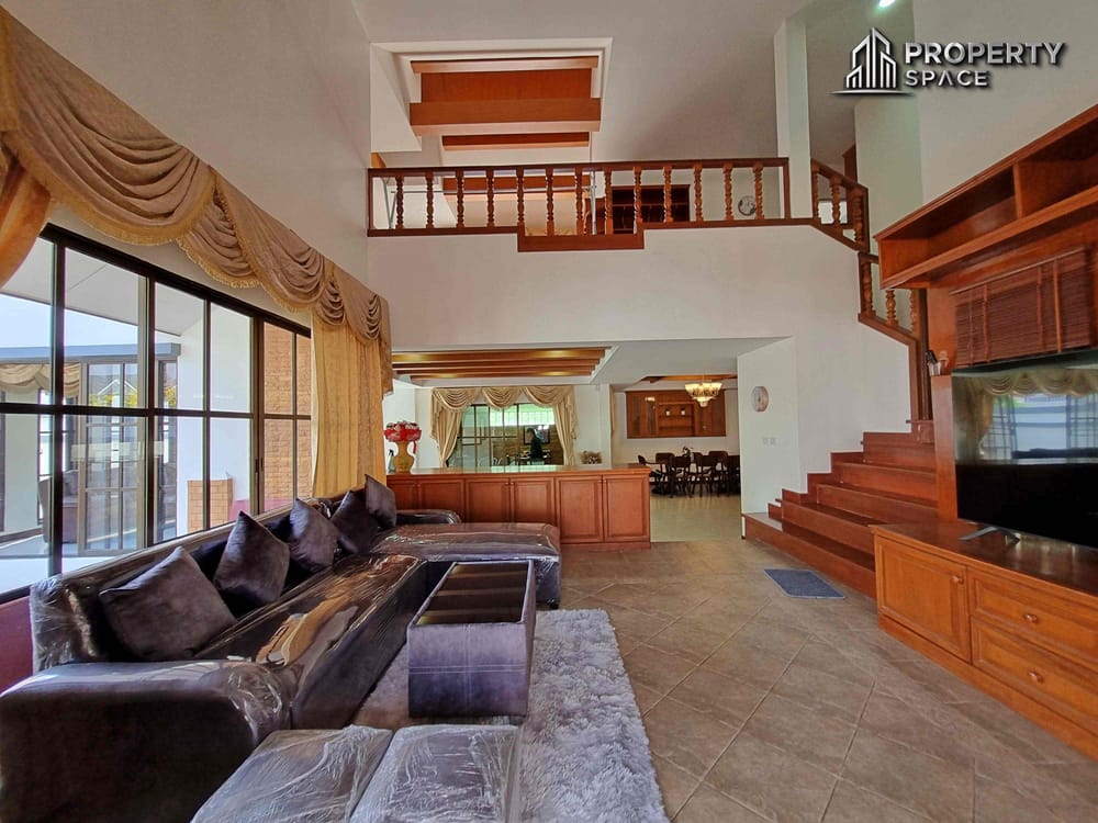 Sophisticated Living at Its Best: 5-Bedroom Pool Villa in East Pattaya for Sale and Rent Image 6