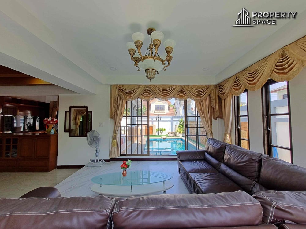 Sophisticated Living at Its Best: 5-Bedroom Pool Villa in East Pattaya for Sale and Rent Image 12