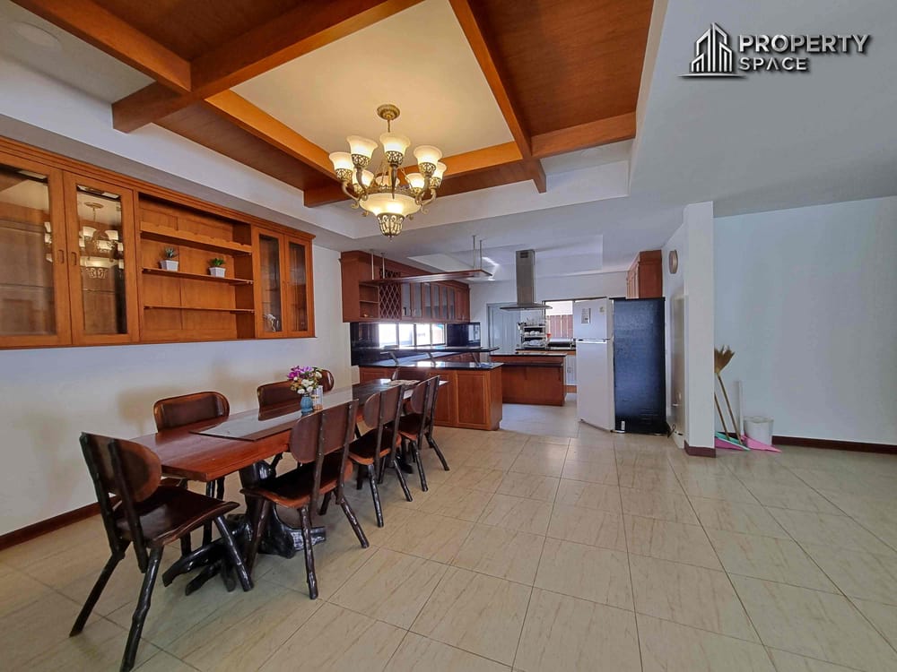 Sophisticated Living at Its Best: 5-Bedroom Pool Villa in East Pattaya for Sale and Rent Image 14