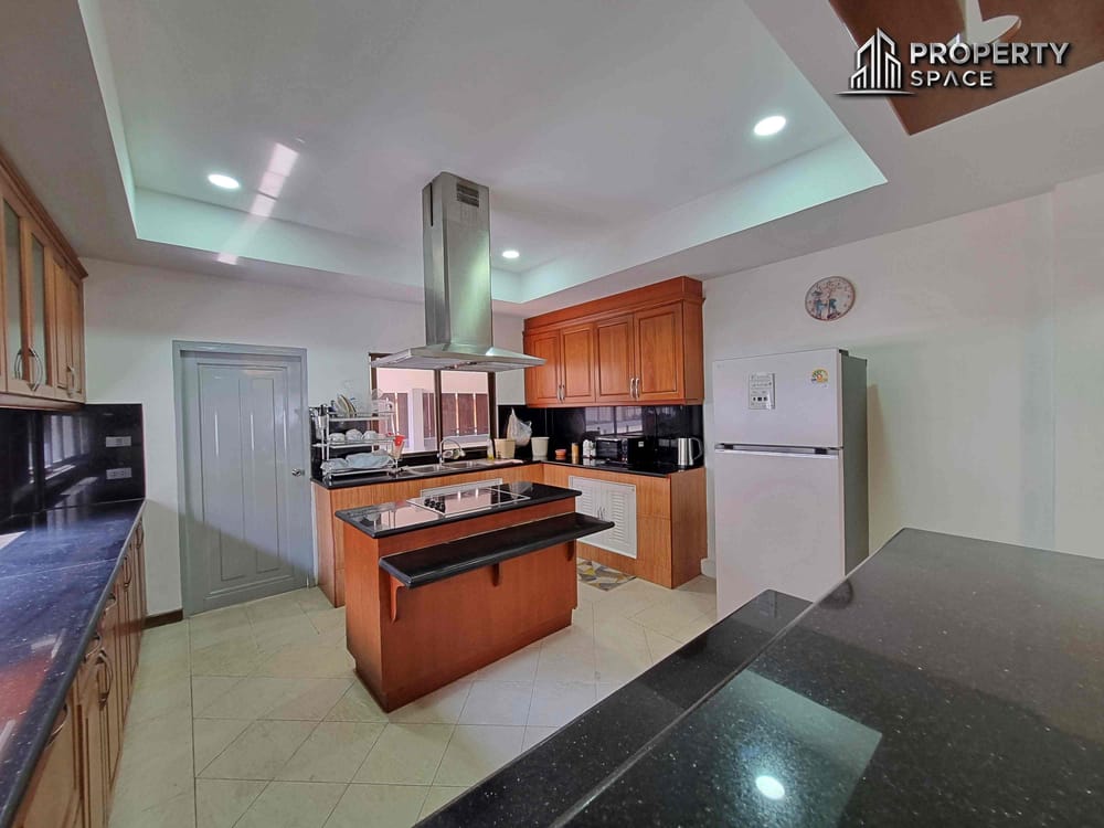 Sophisticated Living at Its Best: 5-Bedroom Pool Villa in East Pattaya for Sale and Rent Image 20