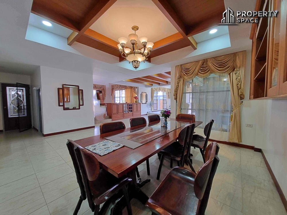 Sophisticated Living at Its Best: 5-Bedroom Pool Villa in East Pattaya for Sale and Rent Image 15