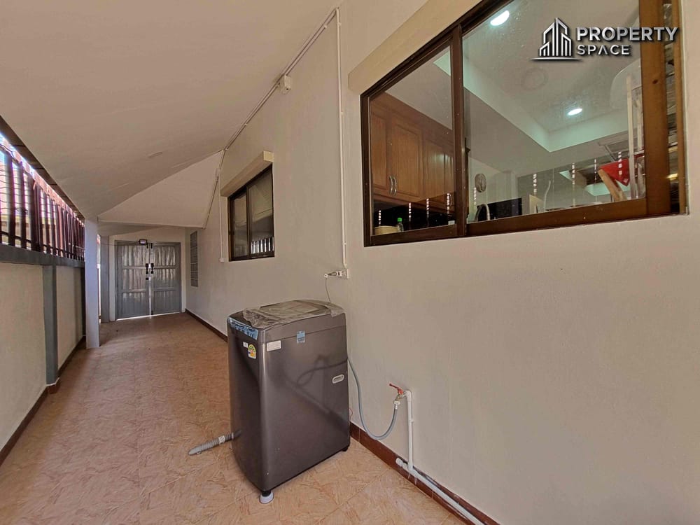 Sophisticated Living at Its Best: 5-Bedroom Pool Villa in East Pattaya for Sale and Rent Image 36