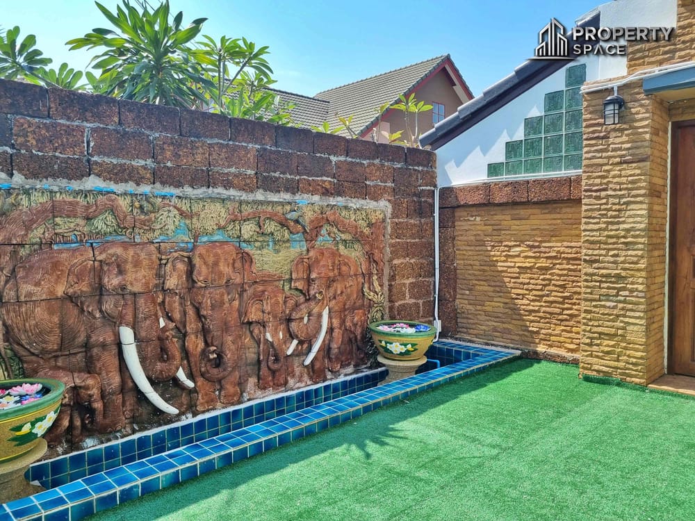 Sophisticated Living at Its Best: 5-Bedroom Pool Villa in East Pattaya for Sale and Rent Image 41