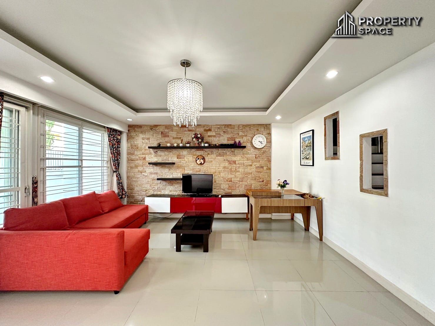 Modern 2 Bedroom Townhouse In East Pattaya For Sale Image 4