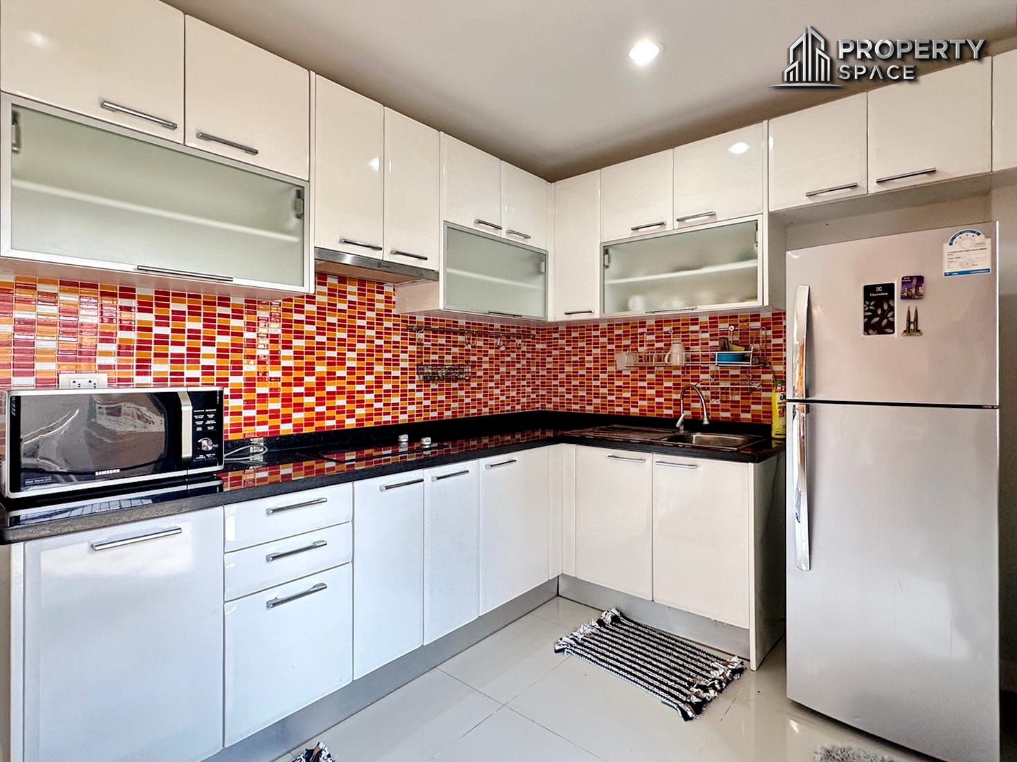 Modern 2 Bedroom Townhouse In East Pattaya For Sale Image 7