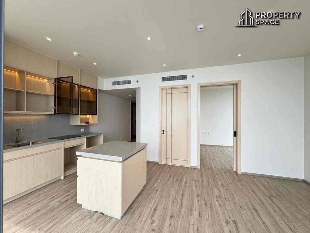 Unparalleled Luxury: 2-Bedroom Beachfront Condo in Arom Wongamat With Private Elevator For Sale Image 7