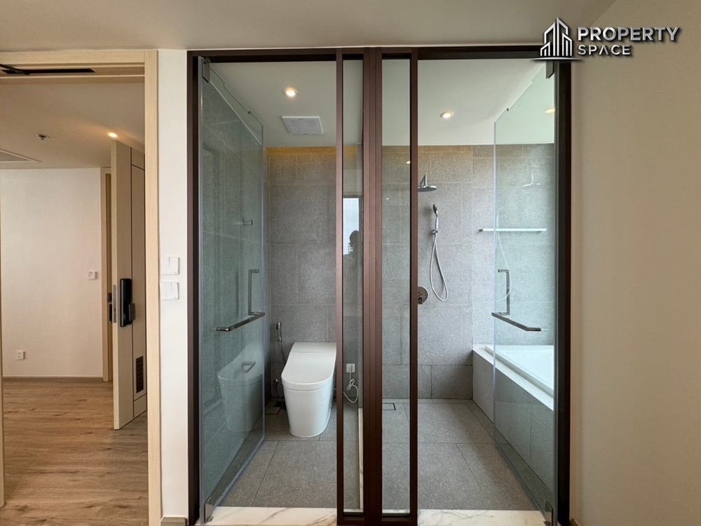 Unparalleled Luxury: 2-Bedroom Beachfront Condo in Arom Wongamat With Private Elevator For Sale Image 10