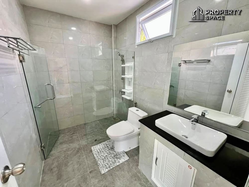 Newly Renovated Modern Pool Villa with 4 Bedrooms in East Pattaya For Rent Image 10