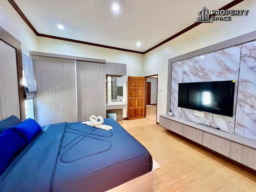 Newly Renovated Modern Pool Villa with 4 Bedrooms in East Pattaya For Rent Image 8