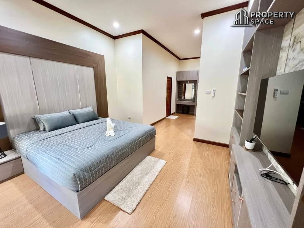 Newly Renovated Modern Pool Villa with 4 Bedrooms in East Pattaya For Rent Image 11