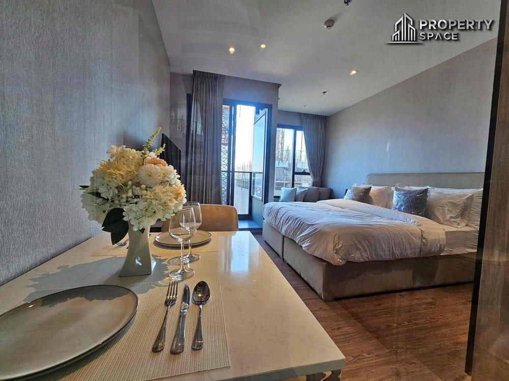 Brand New 1-Bedroom City View Condo in Once Pattaya for Rent Image 6