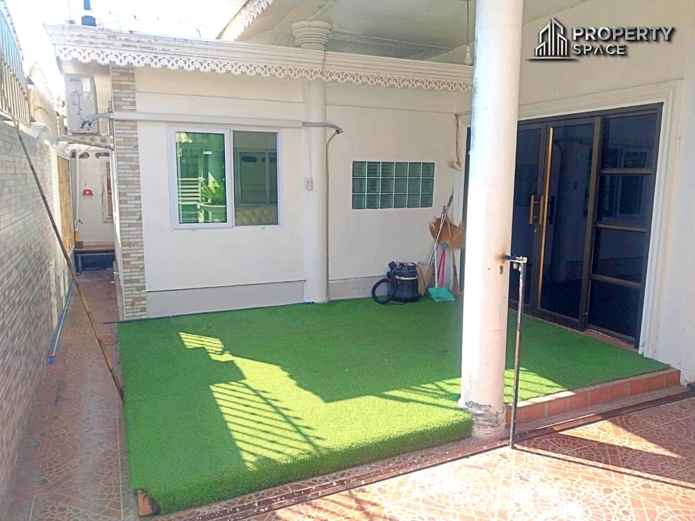 4 Bedroom House in Eakmongkol 4, East Pattaya – For Sale And Rent Image 15