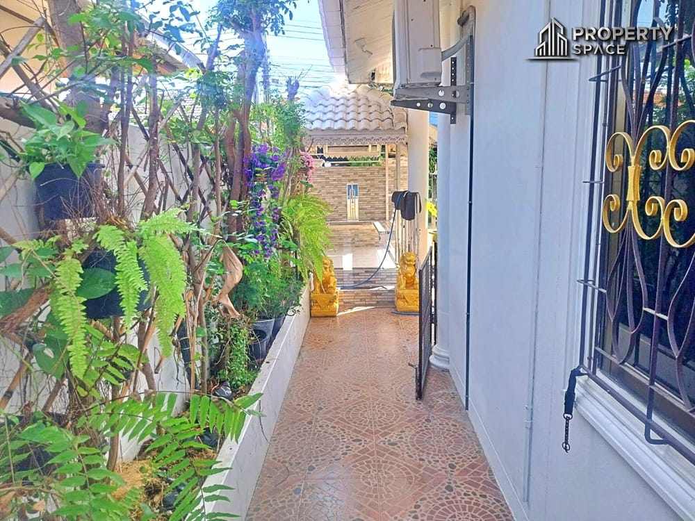 4 Bedroom House in Eakmongkol 4, East Pattaya – For Sale And Rent Image 4